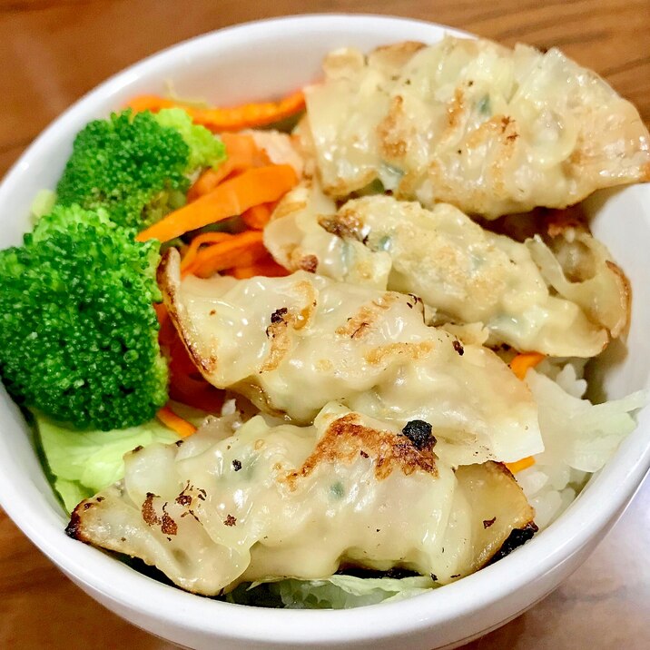 簡単丼ぶり☆餃子丼